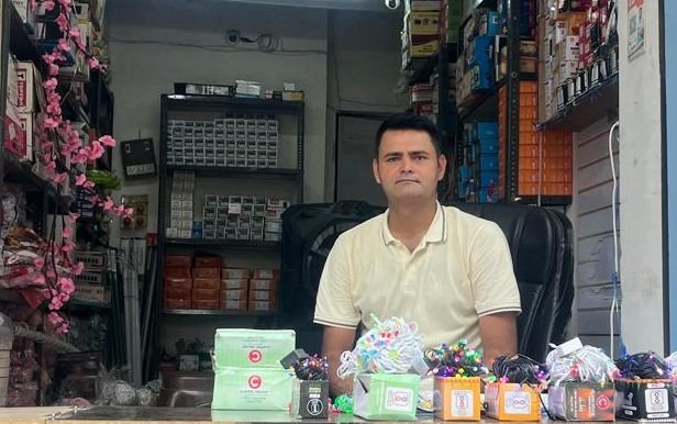 बारह रबी उल अव्वल पर सजावटी सामान की रौनक