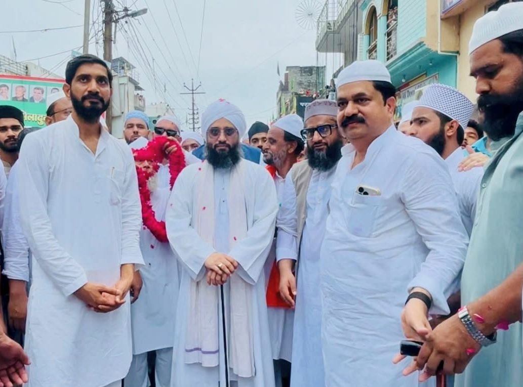 पूर्व मंत्री आबिद रज़ा ने किया जुलूस-ए-मोहम्मदी का इस्तकबाल