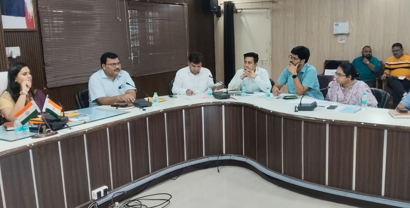 उद्योग बंधु की बैठक में विद्युत और सड़क व्यवस्था सुधारने के निर्देश