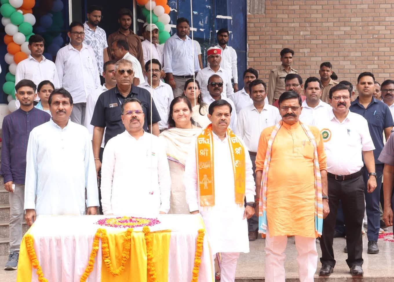 केन्द्रीय राज्यमंत्री ने ध्वजारोहण कर दी स्वतंत्रता दिवस की शुभकामनाएं