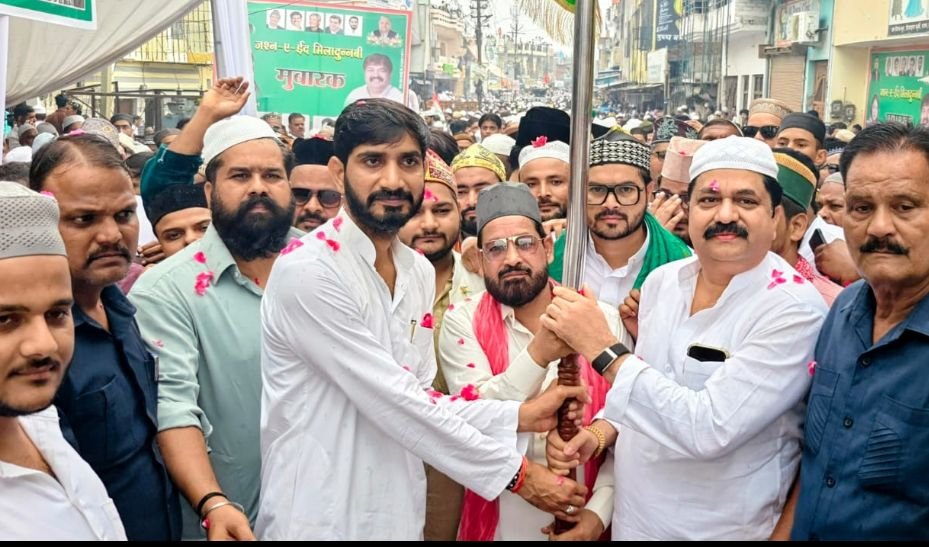 सांसद आदित्य यादव ने किया अकीदतमंदों का इस्तकबाल