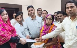 चेयरपर्सन ने सेवानिवृत्त कर्मचारी को सम्मान के साथ दी विदाई