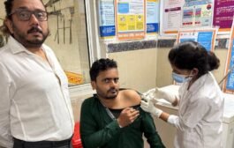 स्वाइन फ्लू से बचाव को मेडिकल कॉलेज में स्वास्थ्यकर्मियों का टीकाकरण