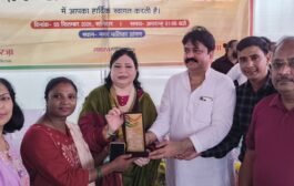 पूर्व मंत्री आबिद रज़ा व चेयरपर्सन फात्मा रज़ा ने शिक्षकों को किया सम्मानित