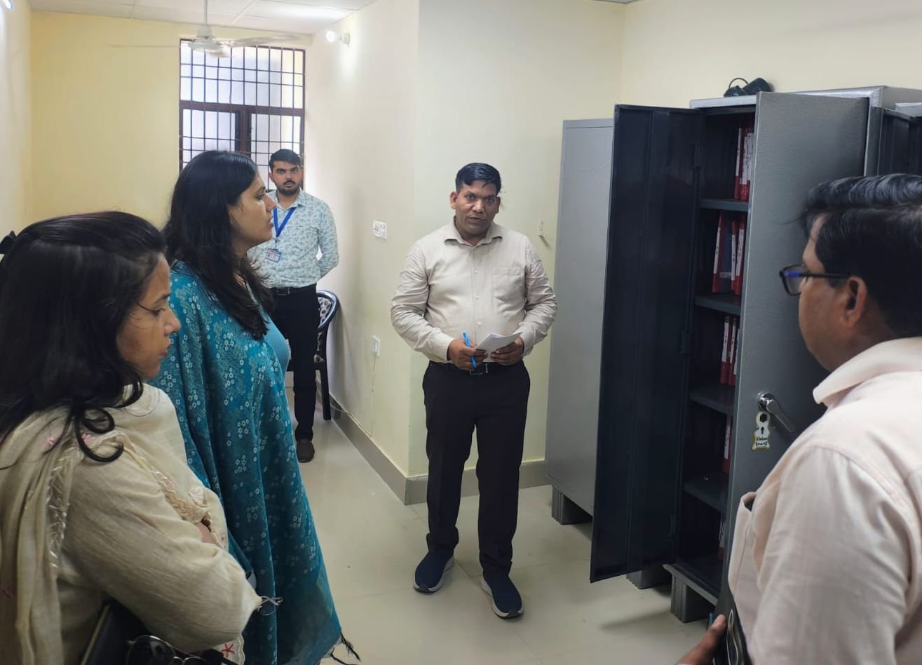 सीडीओ गामिनी सिंगला ने परिवहन कार्यालय का किया निरीक्षण