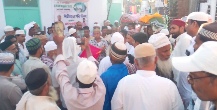 उर्स में चादरपोशी व कव्वाली की सजी महफिल