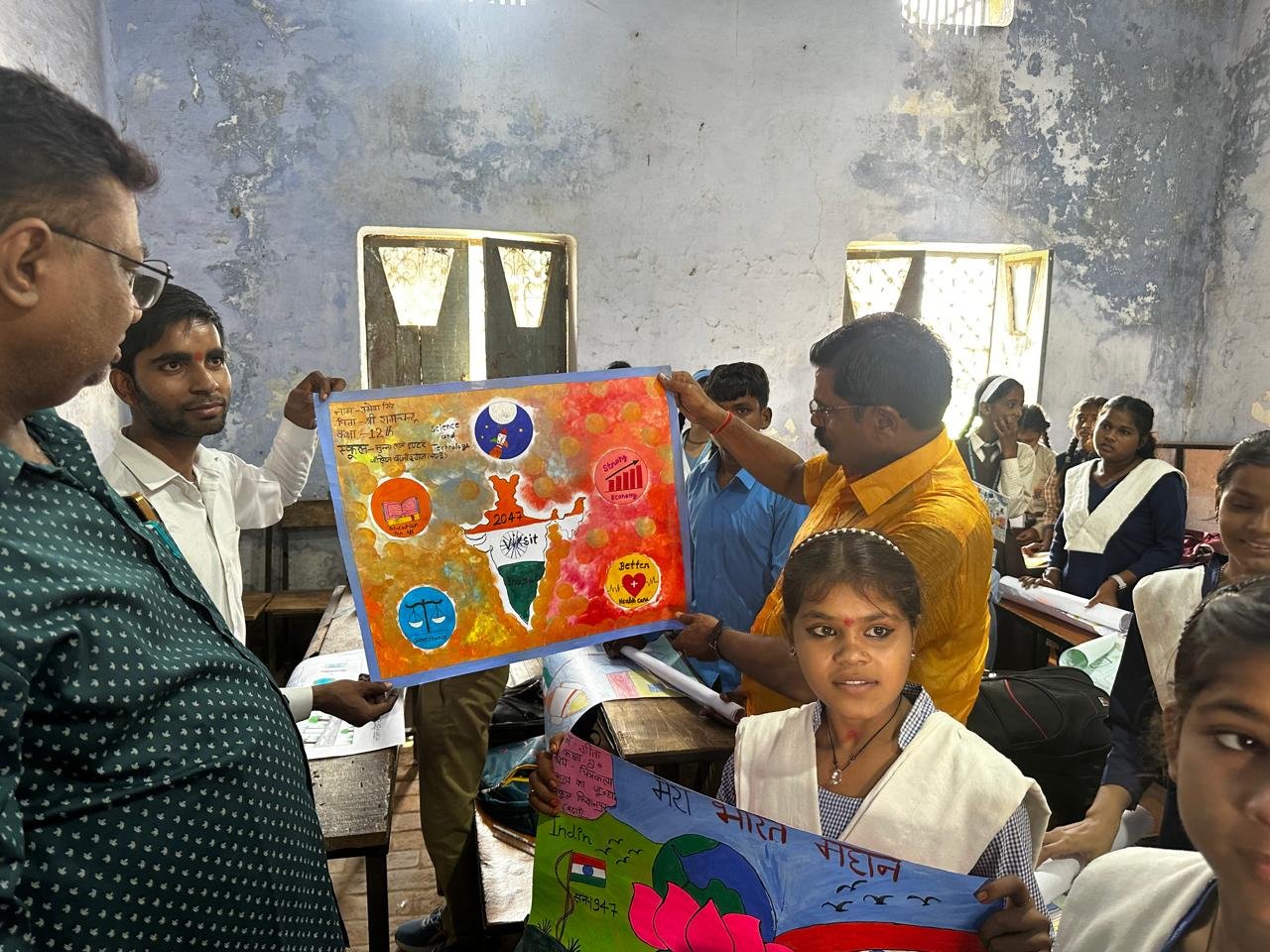विकसित भारत की संकल्पना पर विद्यार्थियों ने सजाए रंग