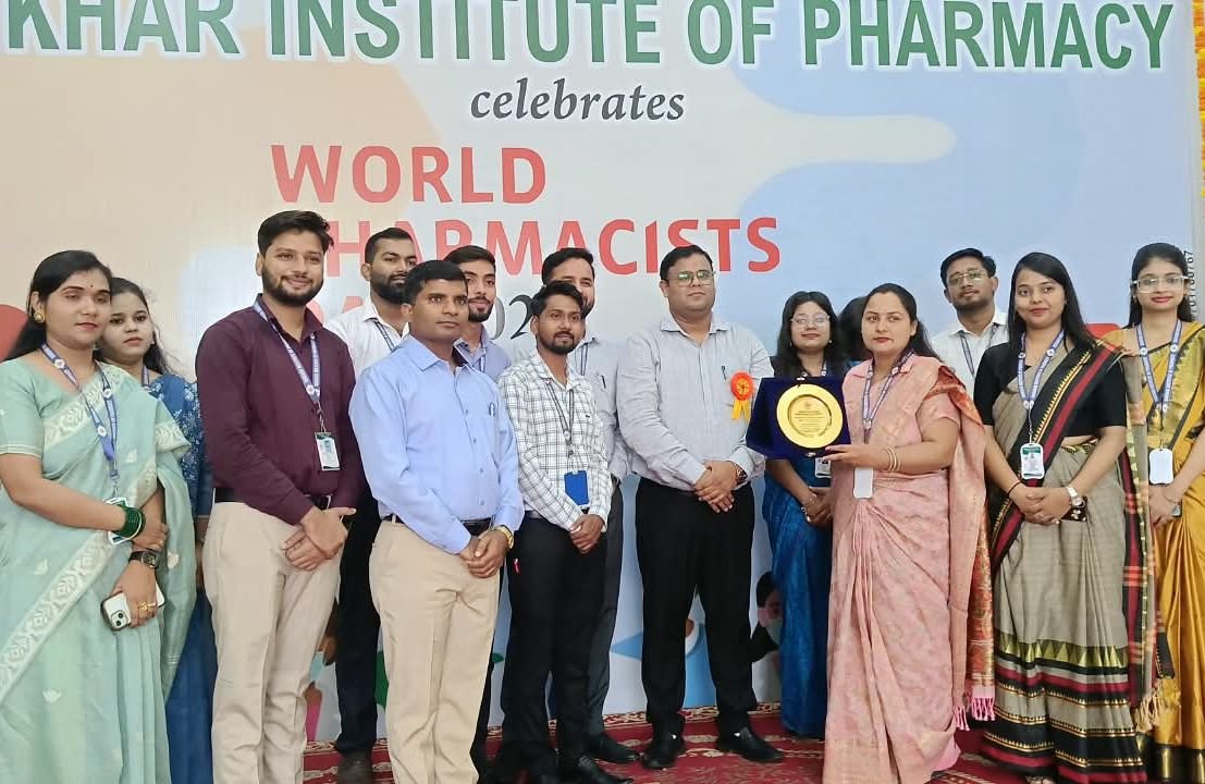शिखर इंस्टीट्यूट में विश्व फार्मासिस्ट दिवस पर कार्यक्रम