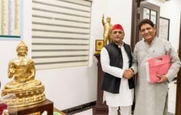 अखिलेश यादव से फखरे अहमद शोबी की मुलाकात चर्चा में