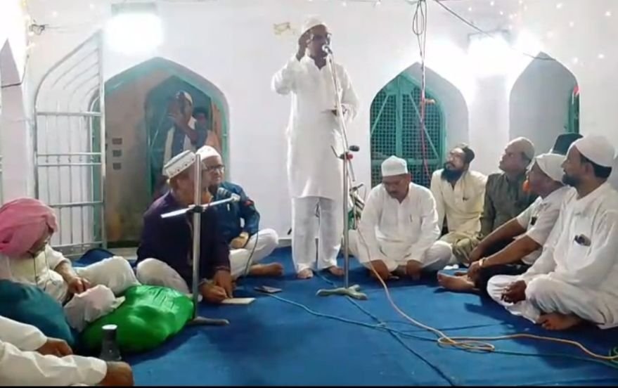 उर्स पर सजी नातिया मुशायरे की महफ़िल