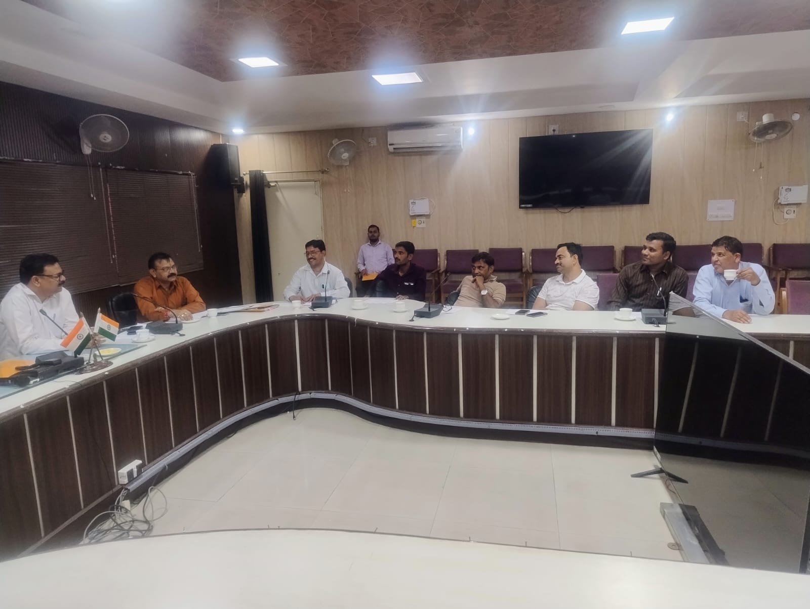 शिक्षक चुनाव के मतदेय स्थलों पर राजनीतिक दलों से लिया सुझाव