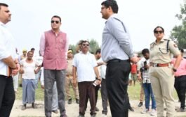 मंडलायुक्त ने बाढ़ प्रभावित क्षेत्र में स्थिति का लिया जायज़ा