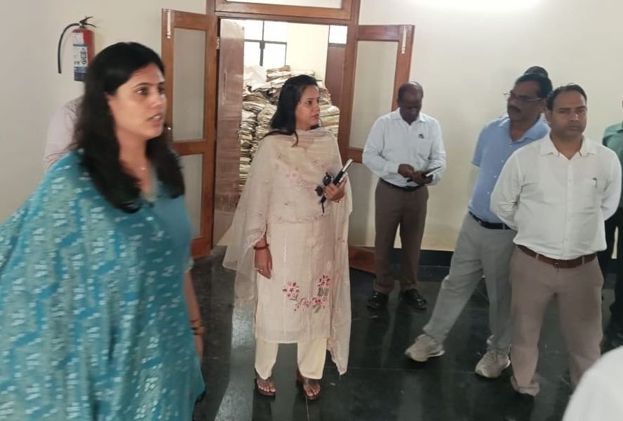 सीडीओ ने छात्र-छात्राओं से की चर्चा