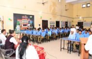 डीएम ने छात्रों से संवाद कर जिज्ञासाओं का किया समाधान