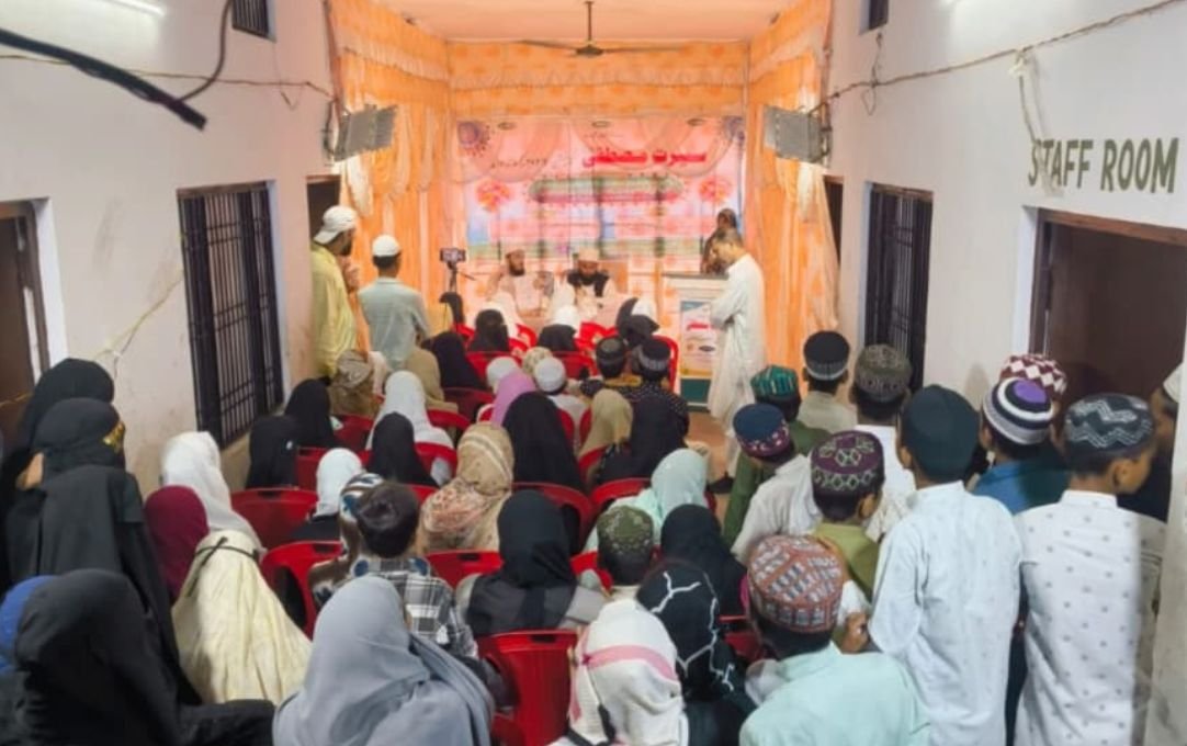 सीरत-ए-मुस्तफा कंपटीशन में छात्र-छात्राओं ने लिया हिस्सा