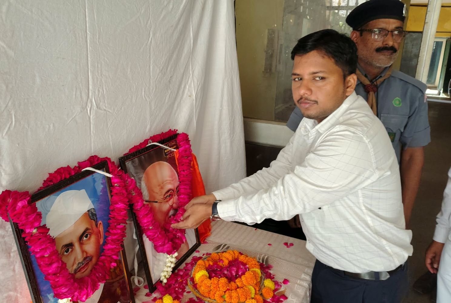 बीएसए कार्यालय में मनाई गई गांधी-शास्त्री जयंती