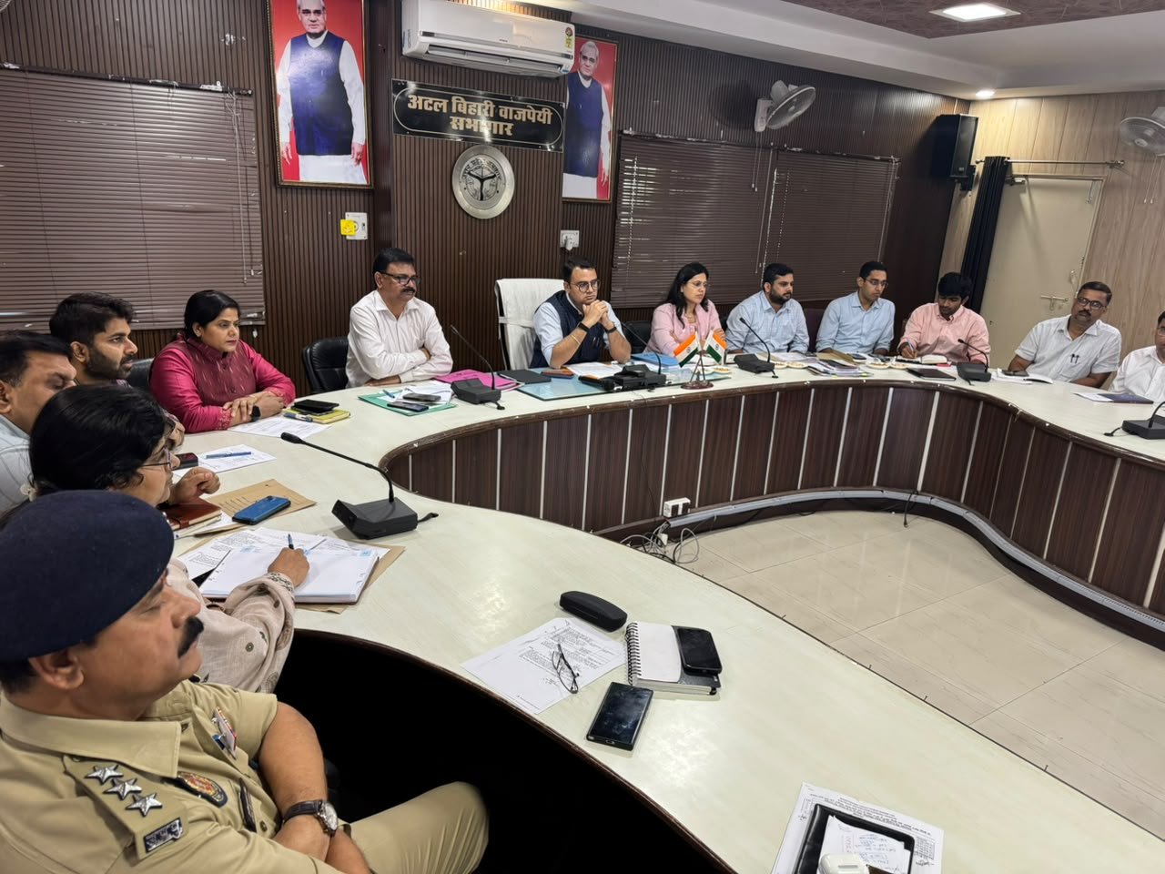 जनगणना-2027 के द्वितीय चरण को सफलतापूर्वक सम्पन्न कराएं अधिकारी: डीएम