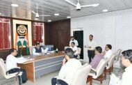 आईजीआरएस में लापरवाही पर डीएम सख्त