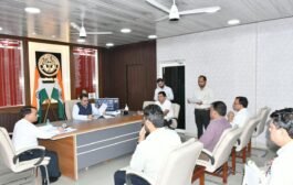 आईजीआरएस में लापरवाही पर डीएम सख्त
