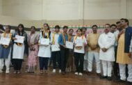 विजयी विद्यार्थियों को किया सम्मानित, आंगनबाड़ी कार्यकत्रियों को मिली साड़ी