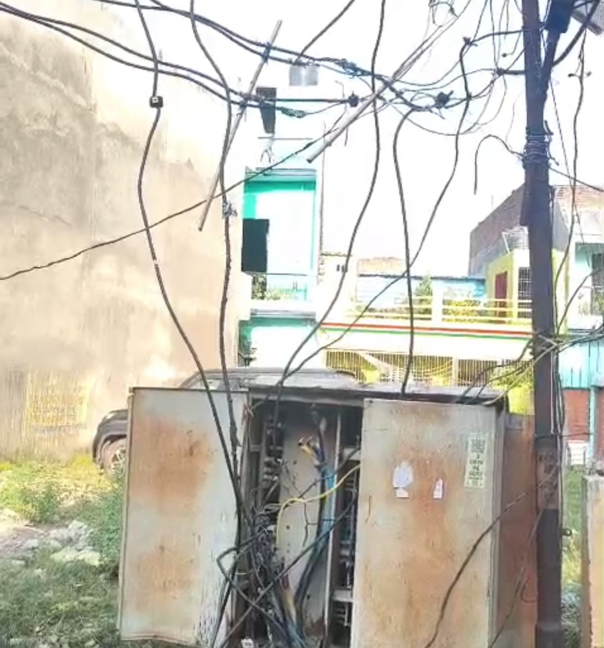 कल्याण नगर में बिजली फाल्ट से हादसे का खतरा